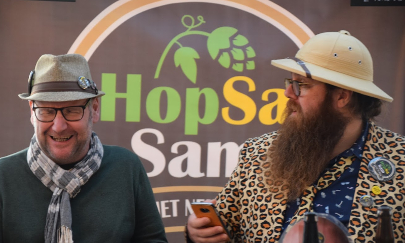 Gezelligheid tijdens Gebrande Winning bierfestival